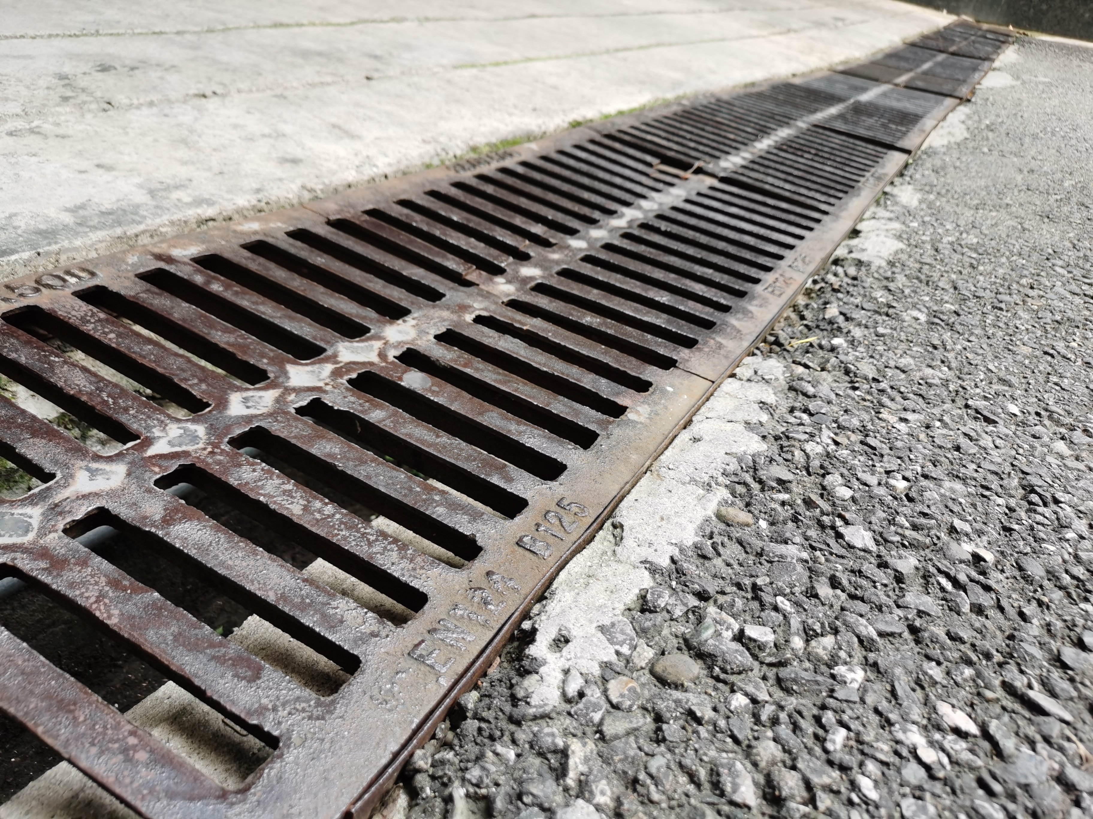 Cast_Iron_Channel_Drain