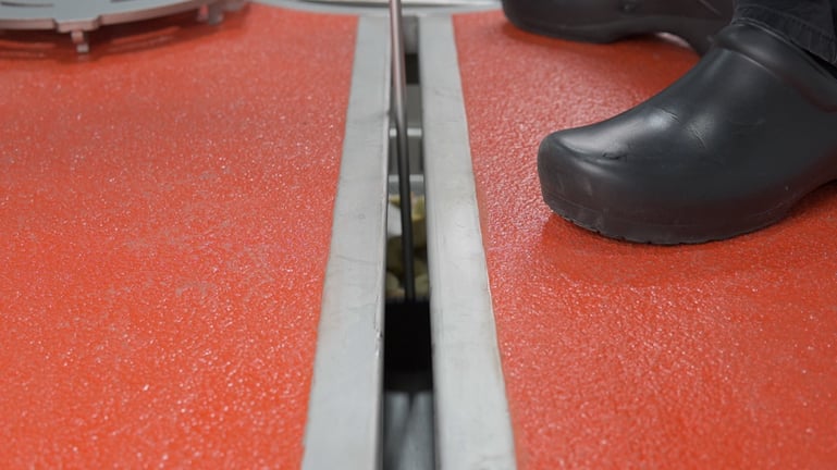 Cleaning-Paddle-In-SlotDrain