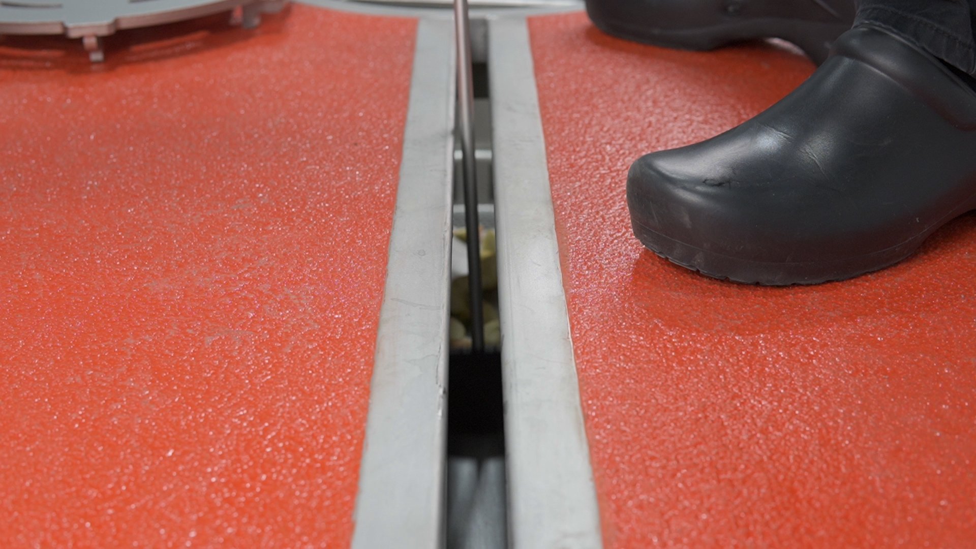 Cleaning-Paddle-In-SlotDrain